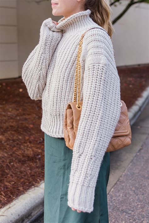 sexy oversized sweater outfit.